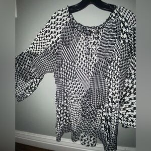 Houndstooth Print Blouse XL
Crinkle Top W/Bell Sleeve Boho Peasant Style NEW